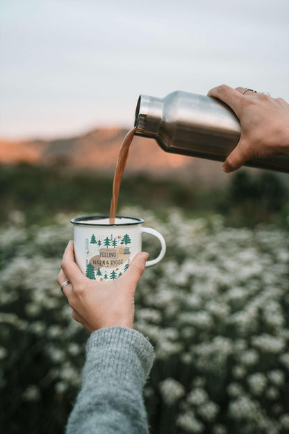 Emailletasse mit Waldmotiv Hygge - ArtfulShenwyn