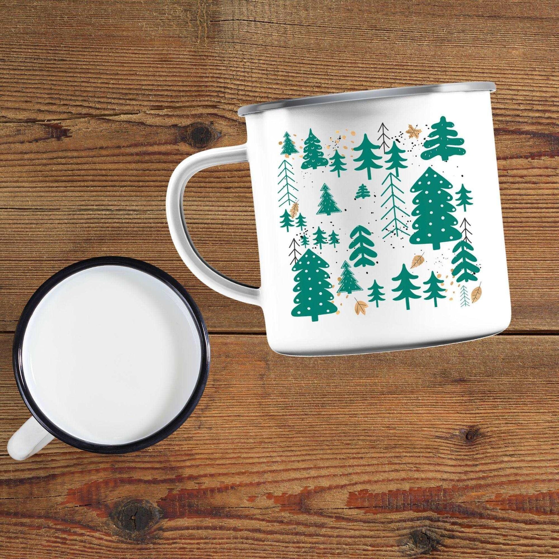 Emailletasse mit Waldmotiv Hygge - ArtfulShenwyn